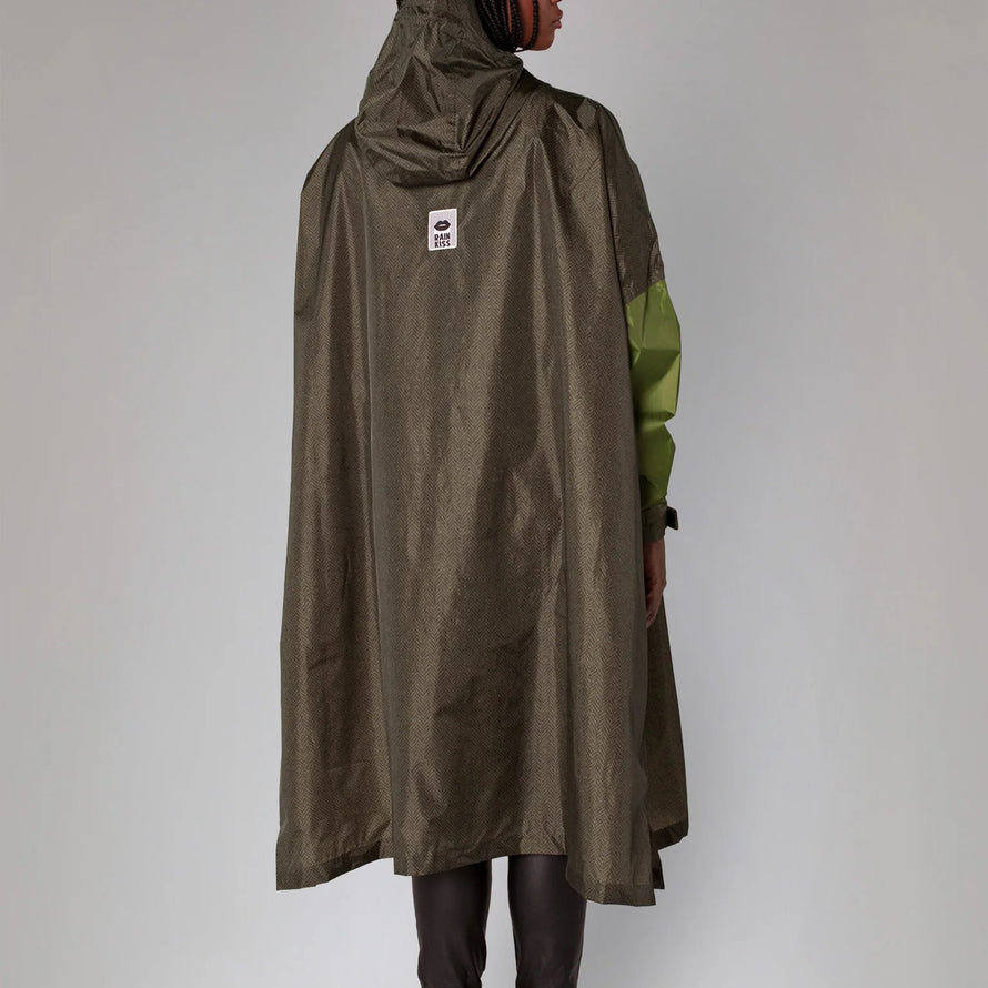 Poncho de pluie vélo recyclé Rainkiss kaki, protection imperméable et durable pour cyclistes urbains