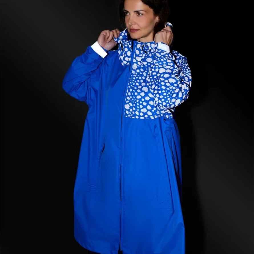 Poncho vélo zippé réfléchissant Urban Circus Francigena bleu avec motifs blancs pour protection et sécurité vélo