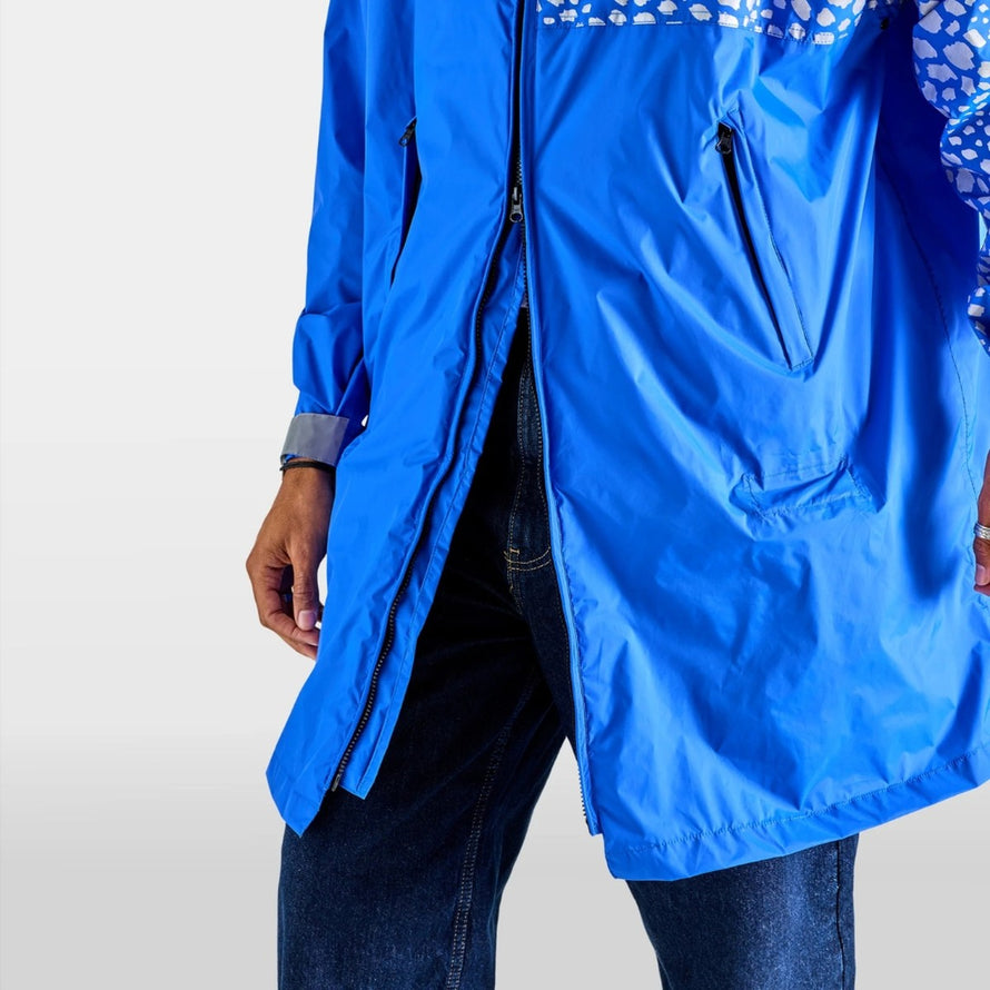 Poncho velo zippe reflechissant Urban Circus Francigena bleu vif pour cyclistes urbains, protection pluie et securite optimale