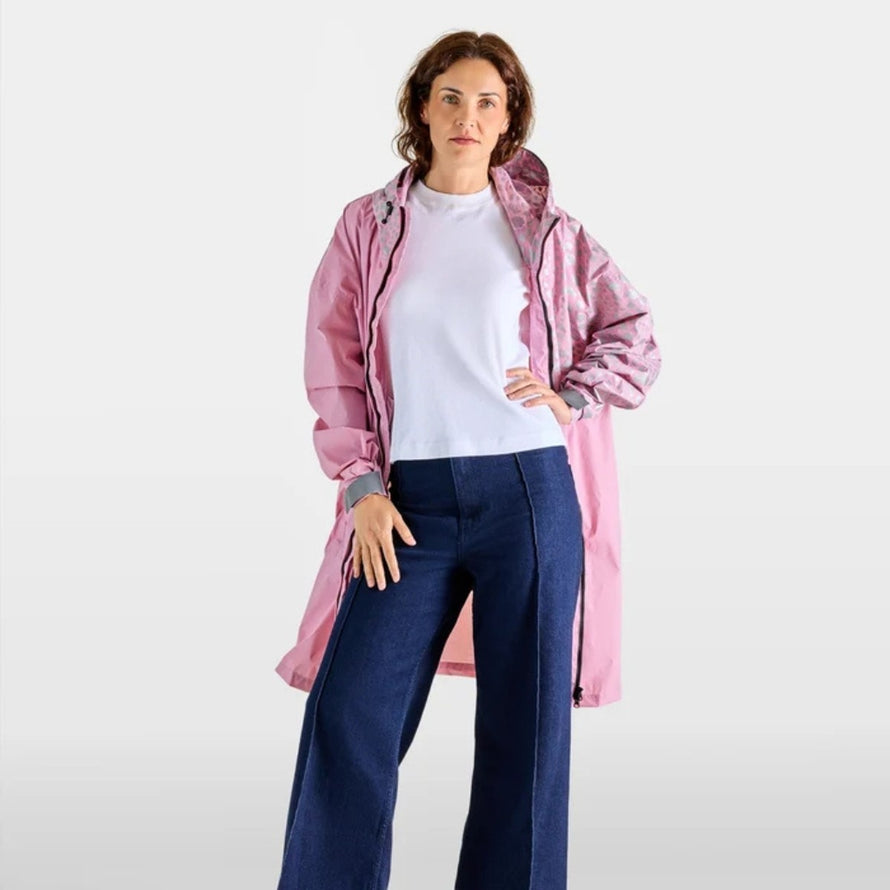 Poncho vélo zippé réfléchissant Urban Circus Francigena rose pastel pour cyclistes urbains, protection pluie et visibilité renforcée