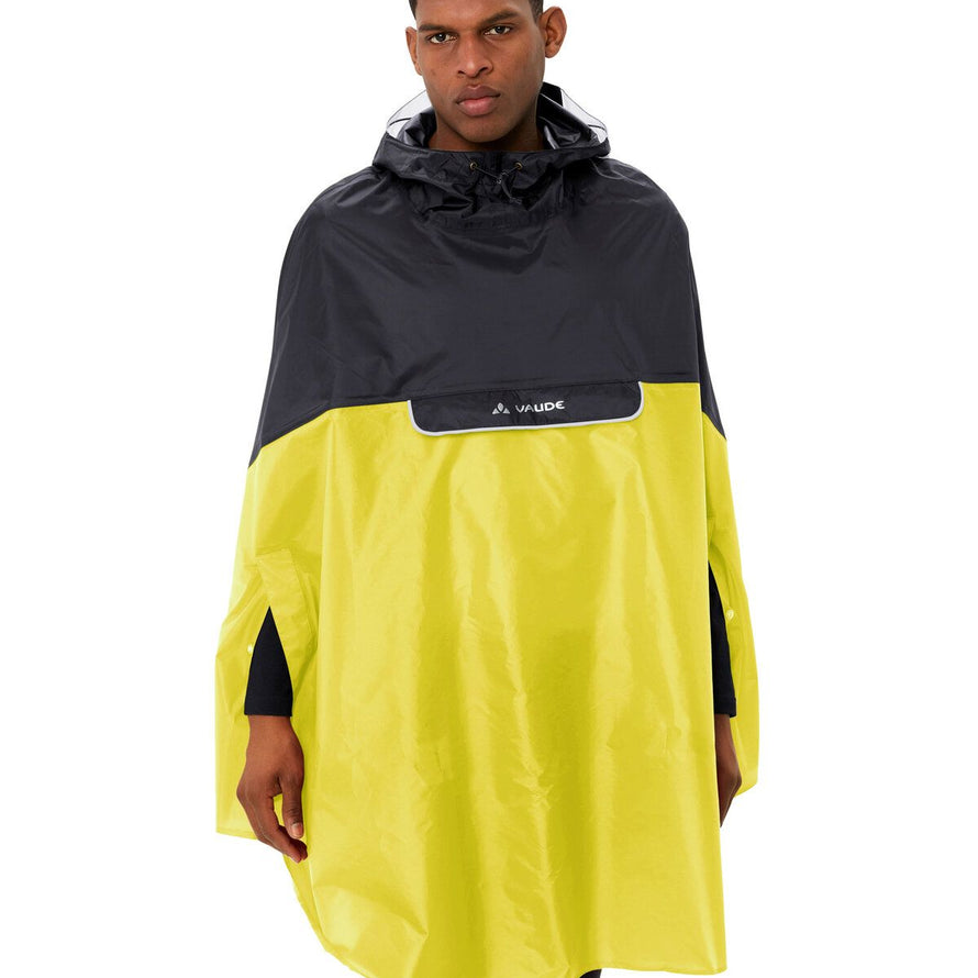 Vue avant du poncho vélo Vaude Covero II jaune et noir avec capuche, poche frontale et ouvertures pour les mains