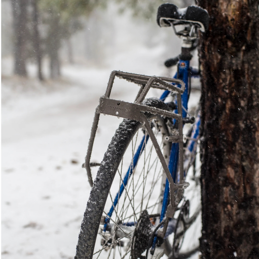 Porte-bagages arriere blackburn outpost V2 sous la neige