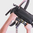 Utilisation sacoche guidon bikepacking avec equipement transporte