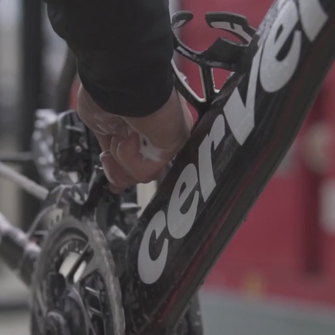 Utilisation de la brosse Dynamic pour le nettoyage d'une transmission vélo