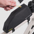 Sacoche top tube Apidura Expedition installee sur velo gravel en bikepacking