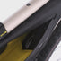Détail sacoche cadre full frame Apidura Expedition avec fixation et intégration dans le triangle du vélo