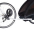 Attelage de la remorque poussette Thule Chariot Coaster XT pour 2 enfants, fixation sécurisée au vélo