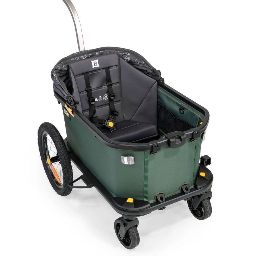 La remorque vélo Hopper de Burley se transforme en chariot à 4 roues : le siège enfant en fait une poussette confortable.