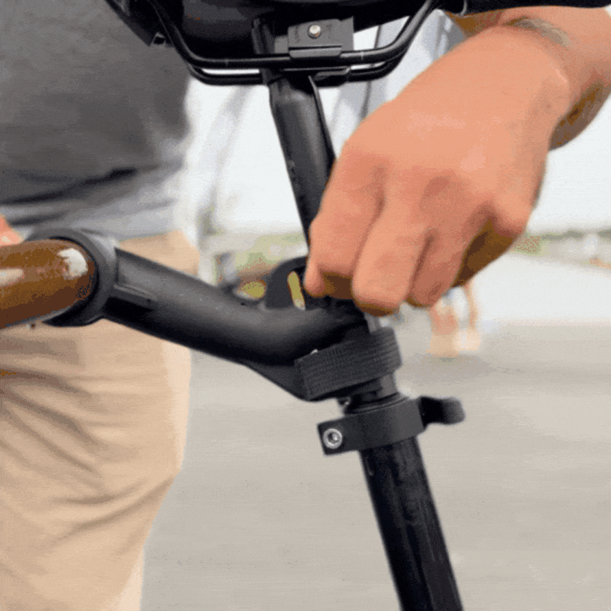 système de fixation universel de la remorque Maïna 16 adapté à tous les types de vélos
