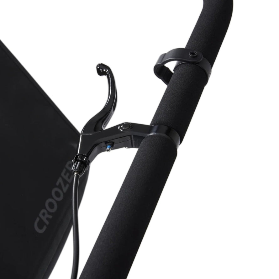 Poignee de frein ergonomique de la remorque velo modulaire Yuuna Croozer 3 en 1 pour securite optimale