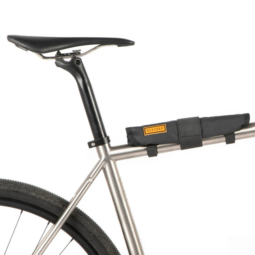 Harnais de transport vélo Restrap Hike A Bike Harness fixé sur cadre pour un transport léger et pratique