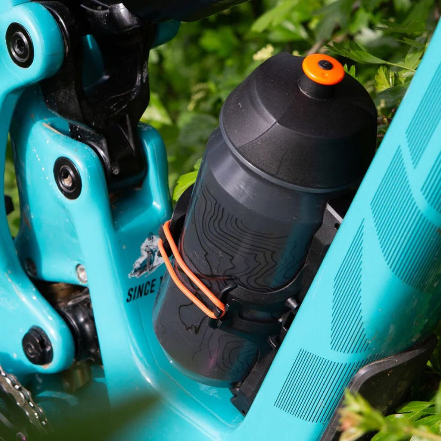 Porte bidon reversible Restrap avec fixation robuste pour maintien optimal sur cadre de velo