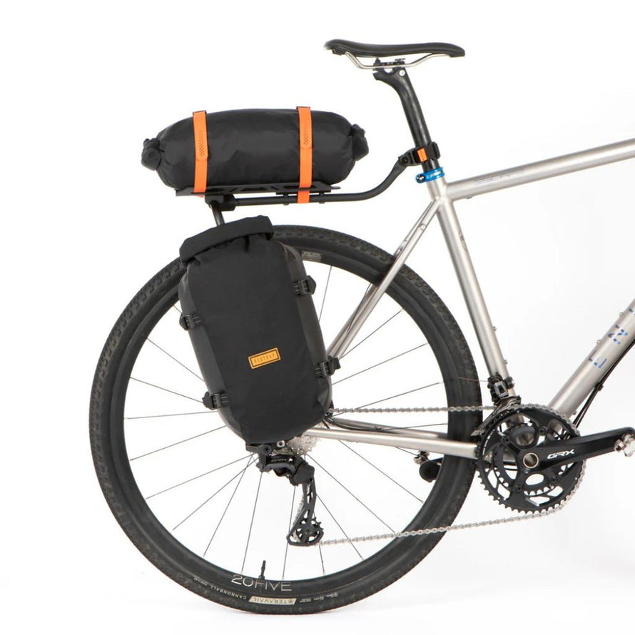 Support sacoches arrière vélo aluminium noir Restrap Switch Rack Cage pour transport léger et durable