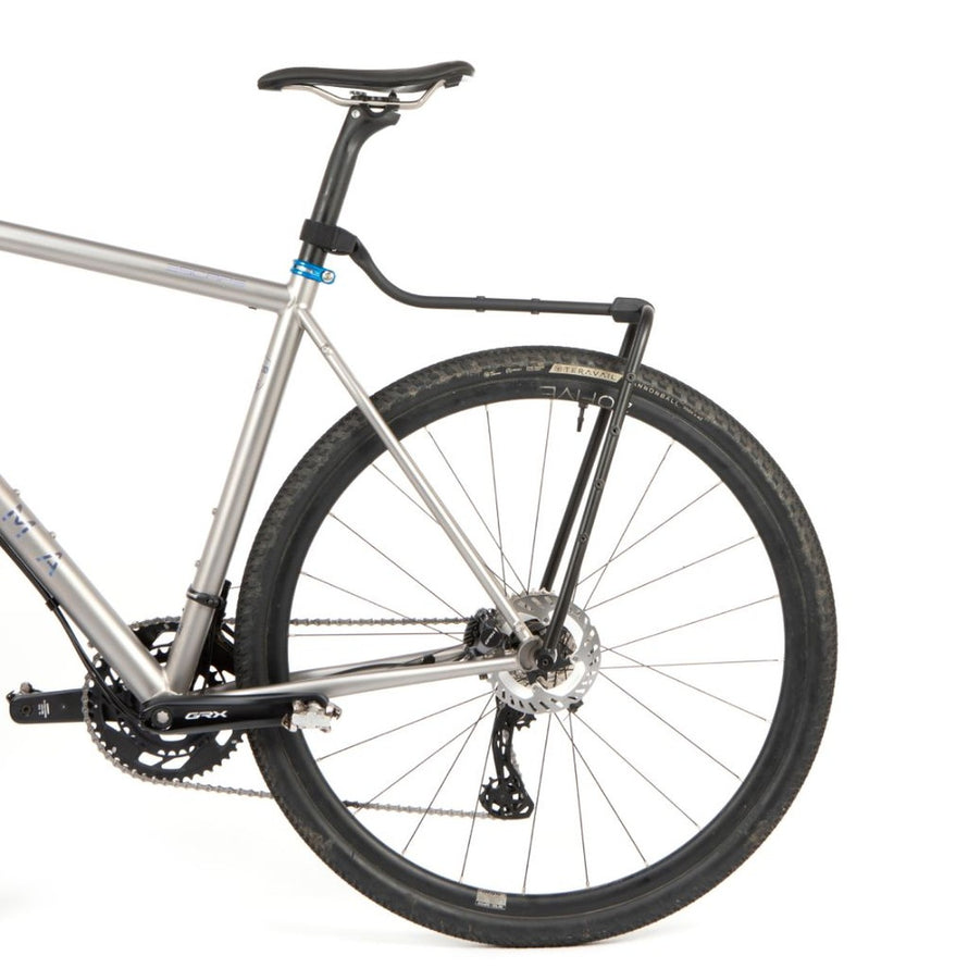 Porte-bagages arrière Restrap Switch Rack noir pour vélo gravel robuste et léger