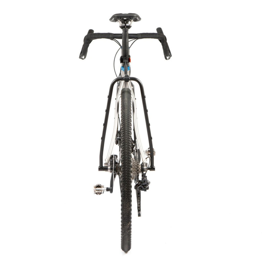 Vue avant du porte-bagages Switch Rack de Restrap pour vélo tout-terrain robuste et léger
