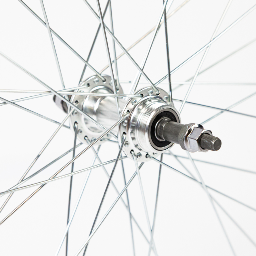 Détail du moyeu de la roue avant 650B avec axe à écrous
