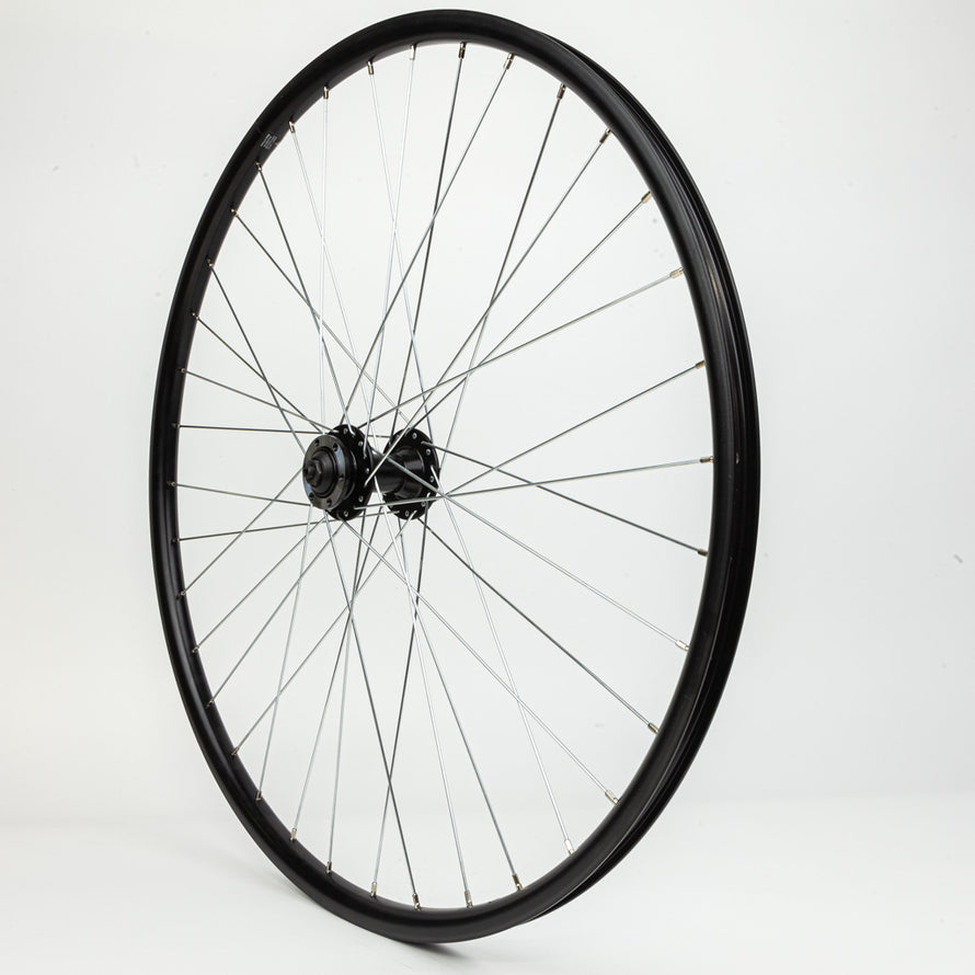 Roue vélo ville et VTC 28 pouces à 32 rayons pour freinage disques