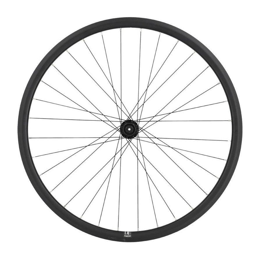Vue rapprochee de la roue Gravel 700 Mach1 Pulse 19 avec jante aluminium double paroi et tubeless ready.