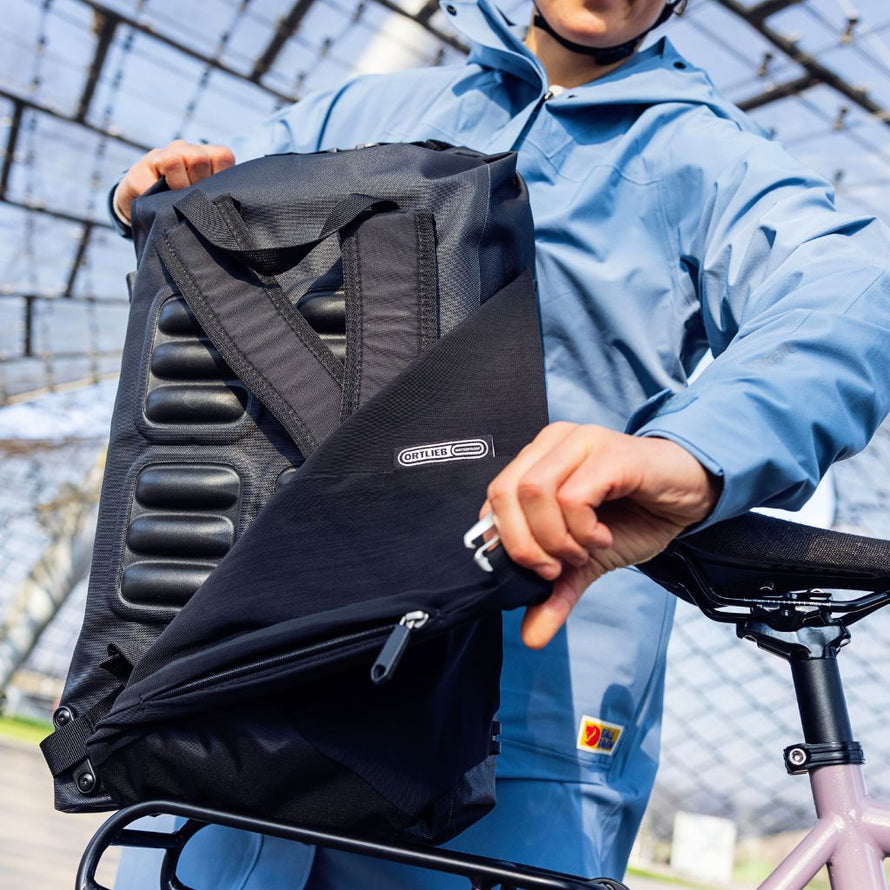 Sac à dos Ortlieb Vario Lite convertible en sacoche vélo noir et polyvalent