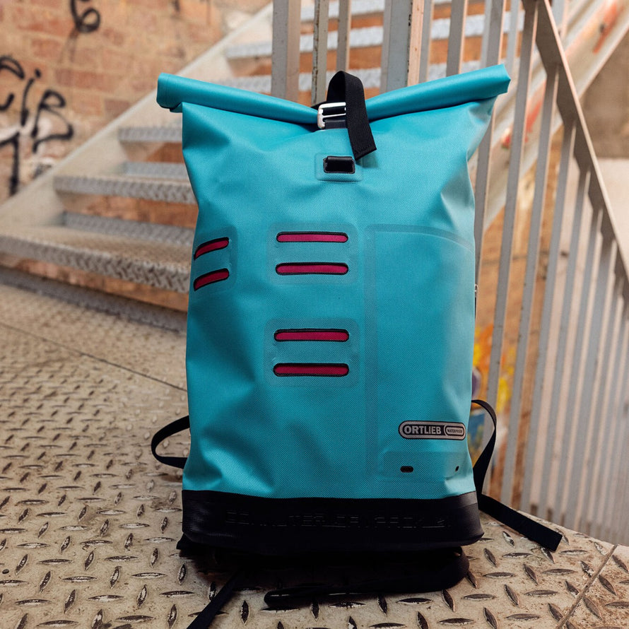 Sac a dos Ortlieb Commuter Daypack turquoise avec fermeture rouleau et etanche pour cyclistes urbains