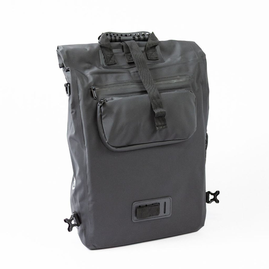 Vue arrière du sac à dos sacoche vélo Badawin Ali 28 L avec système de fixation pour porte-bagages dans sa poche