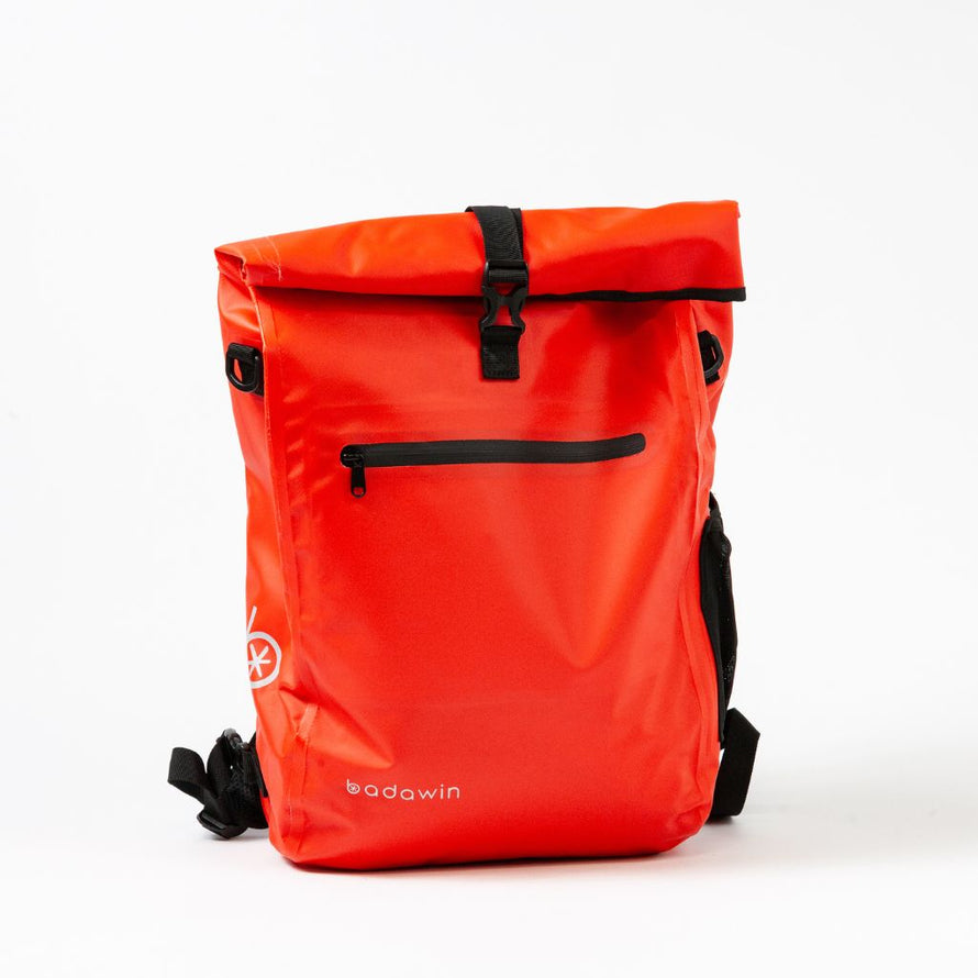 Vue avant du sac à dos convertible en sacoche vélo Badawin Ali 28 L rouge