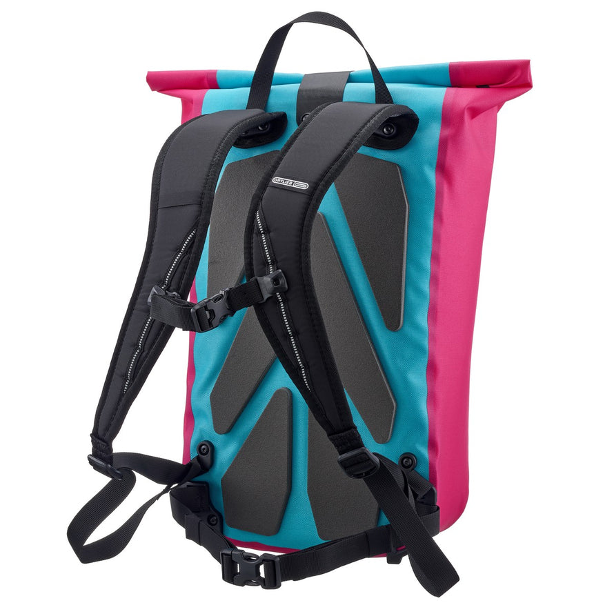 Sac a dos velo etanche Ortlieb Velocity Lite 23L en rose et bleu avec bretelles confortables et systeme de fixation robuste