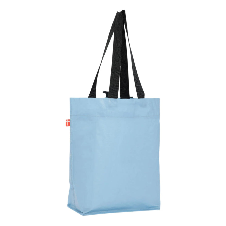 Sac cabas bleu sur porte-bagages arrière Cobags Bikezac 2.0 20L pratique et léger