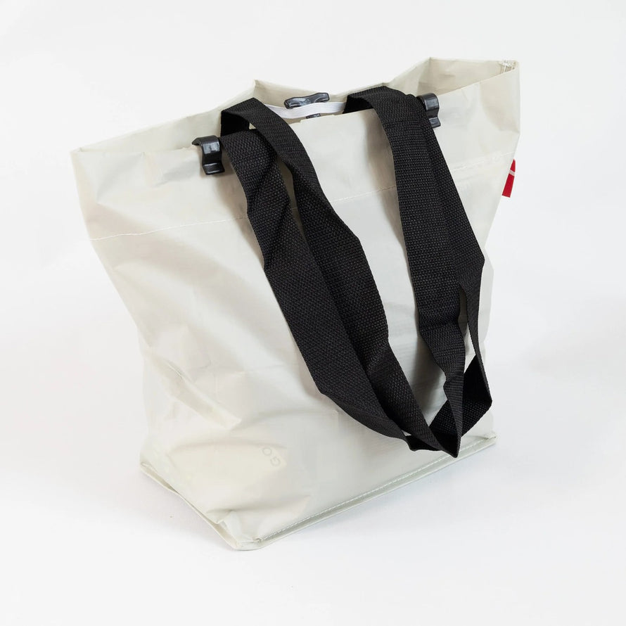 Sac cabas ecru Cobags Bikezac 2.0 20L pour porte-bagages arriere, design epure et pratique pour velo