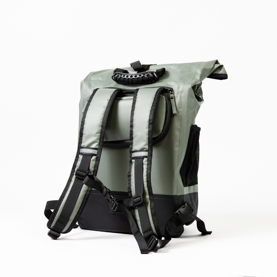 Vue arrière du sac convertible en sacoche vélo Badawin Anna 27 L gris avec bretelles déployées