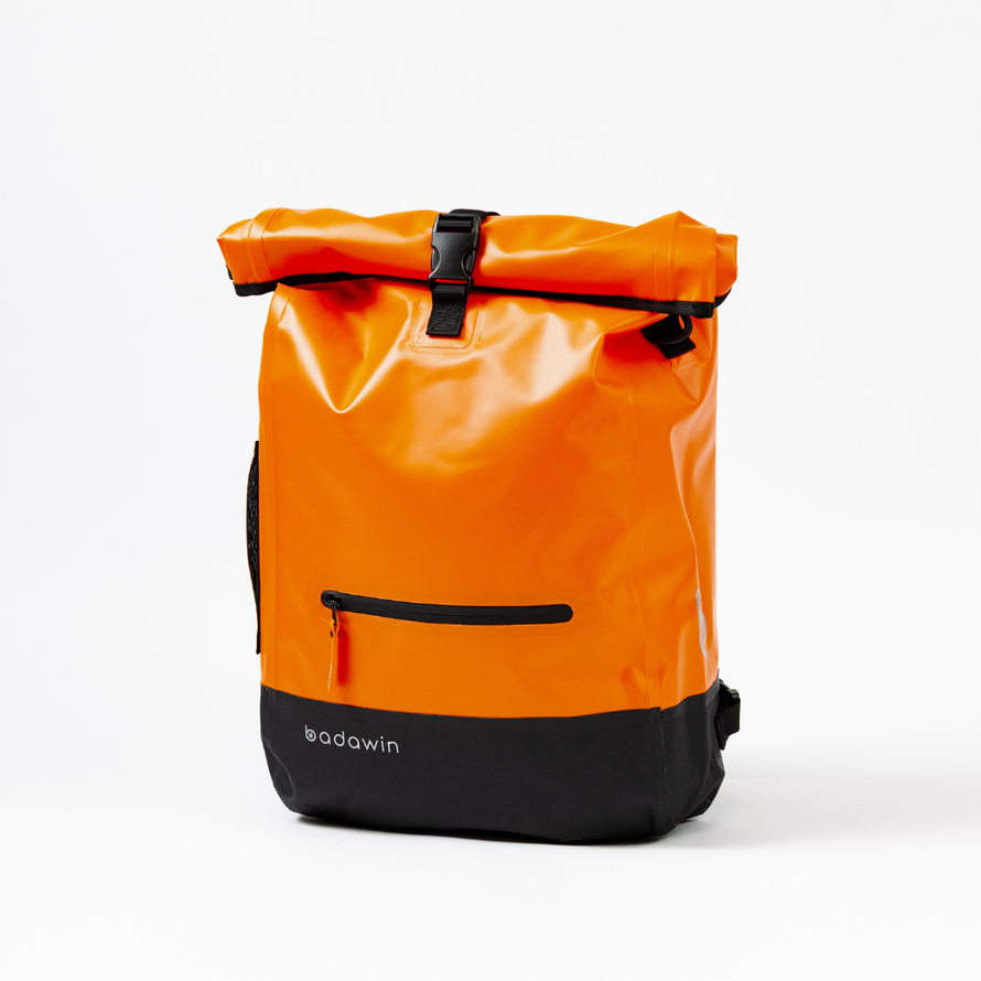 Vue avant du sac convertible en sacoche vélo Badawin Anna 27 L orange
