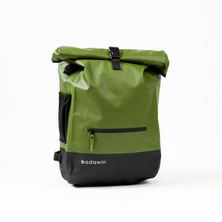 Vue trois quarts du sac convertible en sacoche vélo Badawin Anna 27 L vert