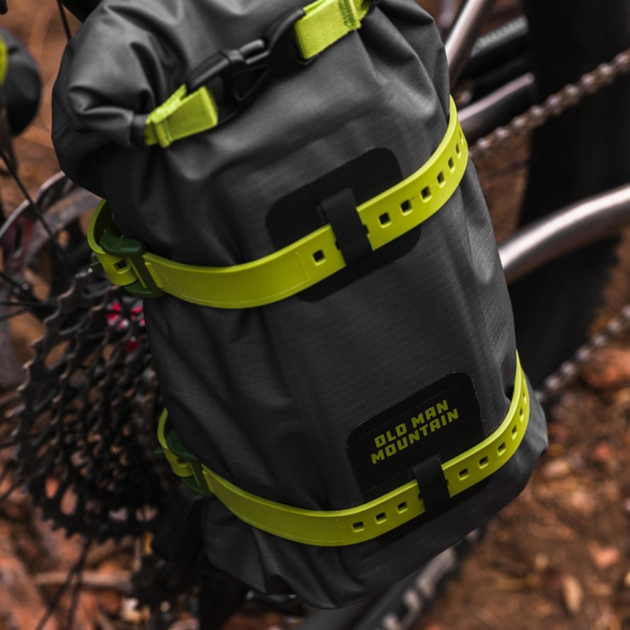 Sac imperméable Dry Bag 5L Old Man Mountain avec sangles de fixation pour vélo VTT et bikepacking