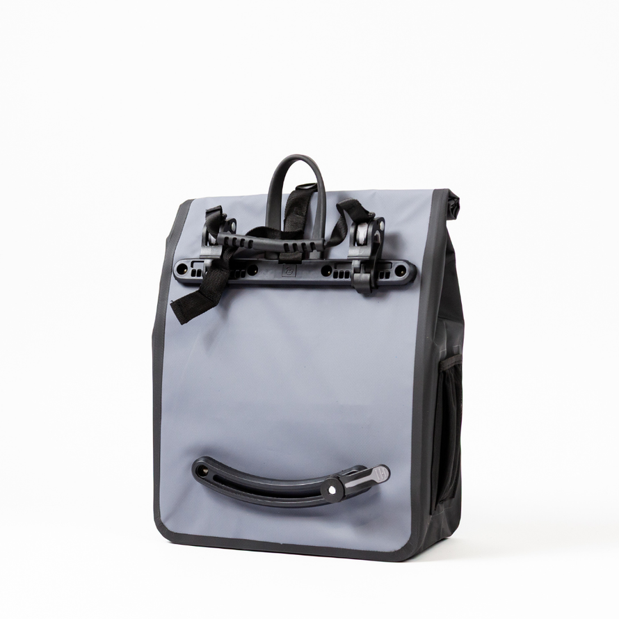 Vue arrière de la sacoche arrière Badawin Aaron 23 L grise pour porte-bagages