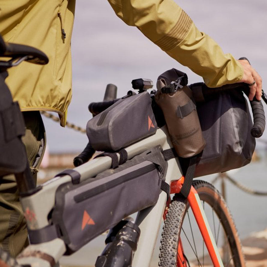 installation sacoche cadre superieur Vortex