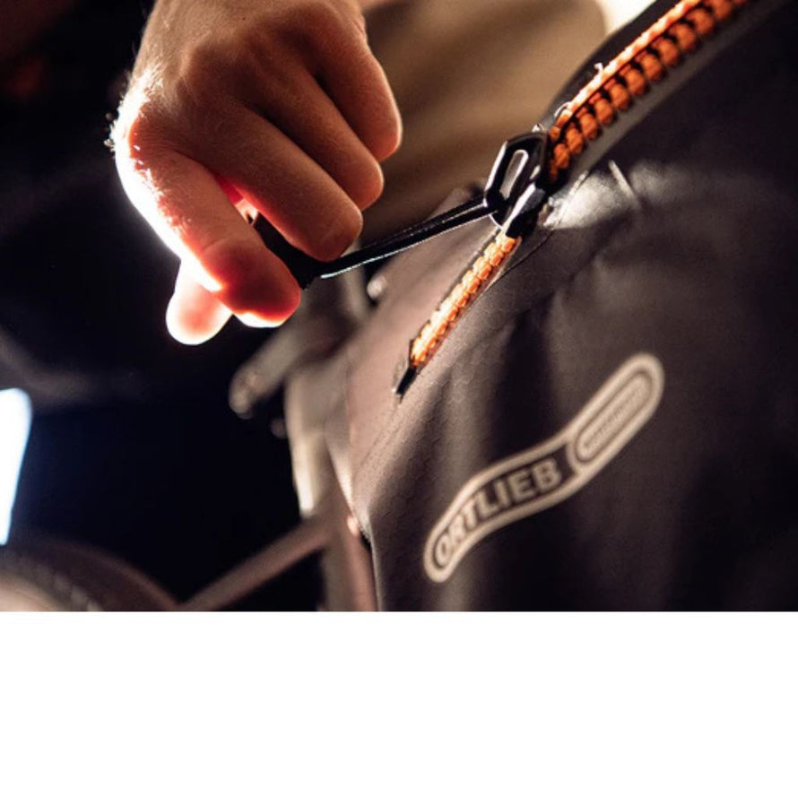 Sacoche de cadre bikepacking Ortlieb 6 litres ouverture fermeture 1 main