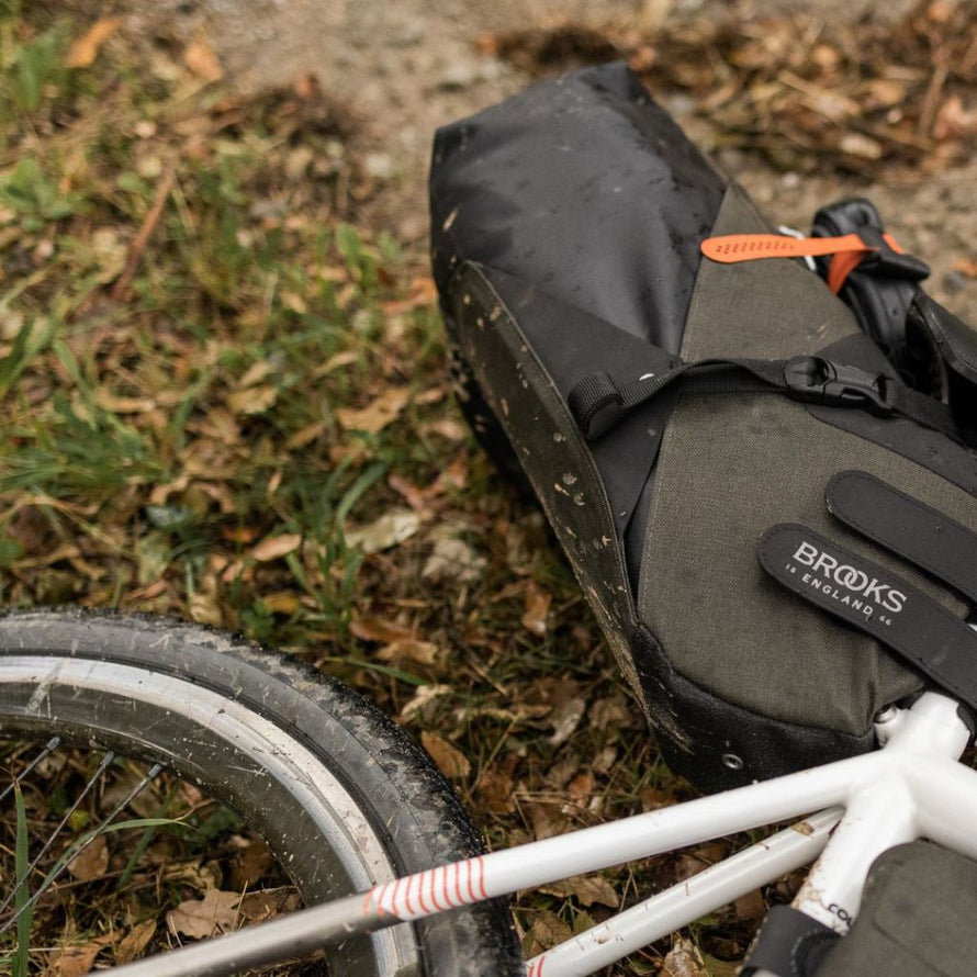 fahrrad gepäcktasche sattelstütze Brooks Scape Sacoche vélo sur tige de selle pour bikepacking et gravel