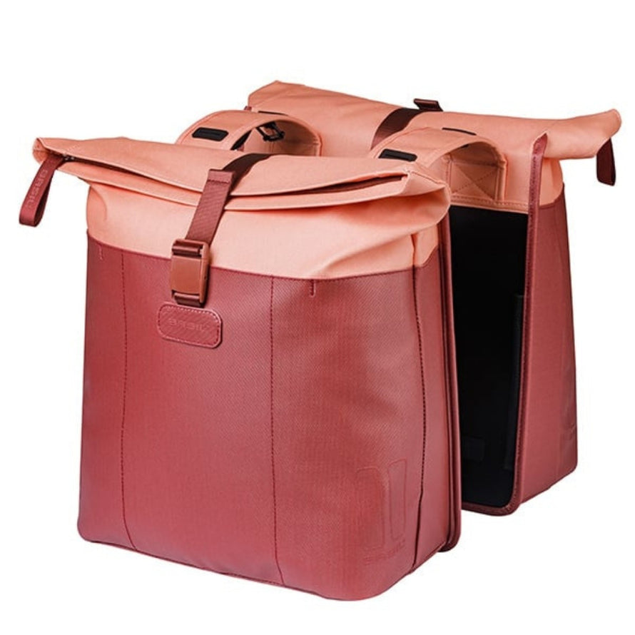 Sacoche double Basil Vive 35L bordeaux et rose, étanche et spacieuse pour porte-bagages vélo