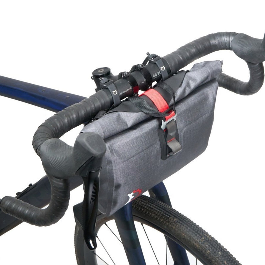 Sacoche additionnelle Egress de Revelate Designs pour sacoche Sweetroll, robuste et imperméable pour cyclisme longue distance