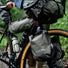 Sacoche de bikepacking étanche de Ortlieb, à fixer sur la fourche avec le système de fixation Quick-Lock S