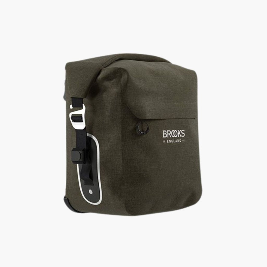 Brooks Scape sacoche avant gravel étanche, contenance modulable 10-13L
Cette sacoche avant Brooks Scape est l’alliée des cyclistes gravel : contenance ajustable jusqu’à 13 litres et construction étanche pour rouler par tous les temps.