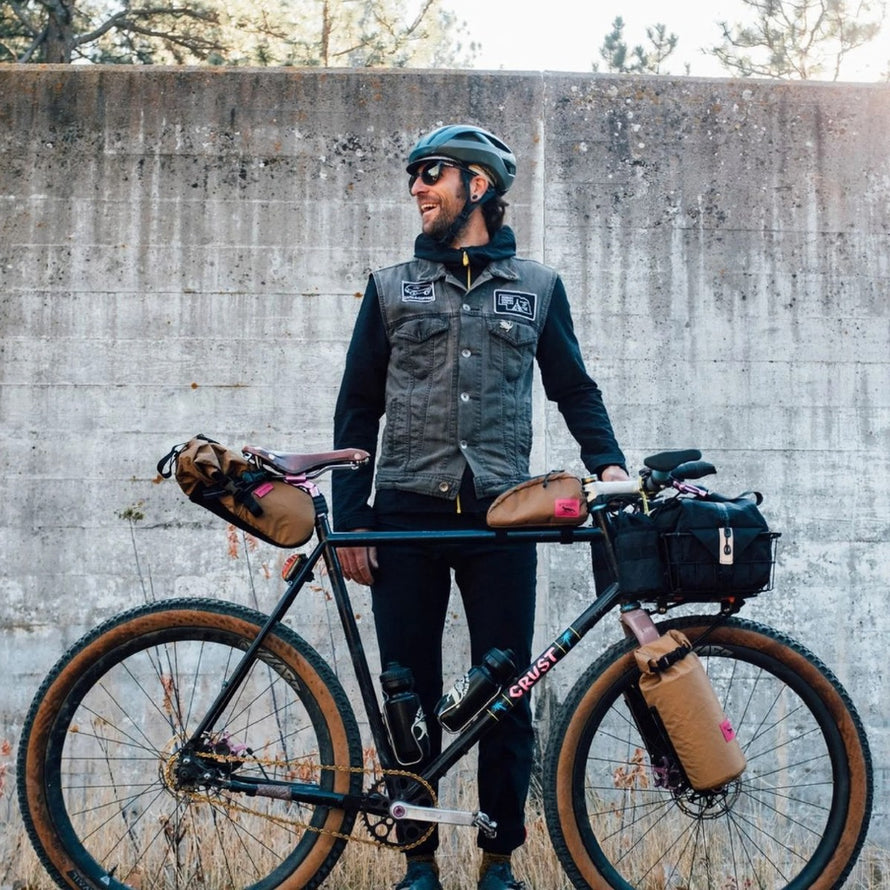 Sacoche Swift Industries Sugarloaf pour panier vélo en couleur camel, pratique pour vos trajets quotidiens