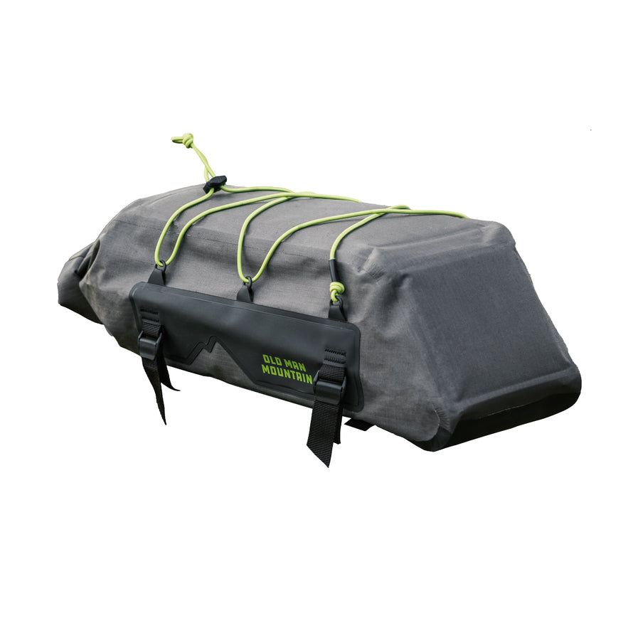 Légère, compacte et 100 % étanche, l'Atlas Rack Pack offre 9 litres de capacité pour vos sorties bikepacking.
