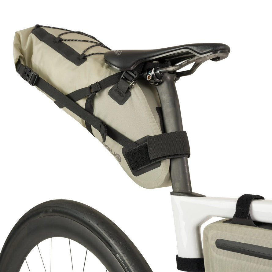 Sacoche de selle Agu Venture Lightweight 9L beige, légère et résistante pour vélo, idéale pour le bikepacking