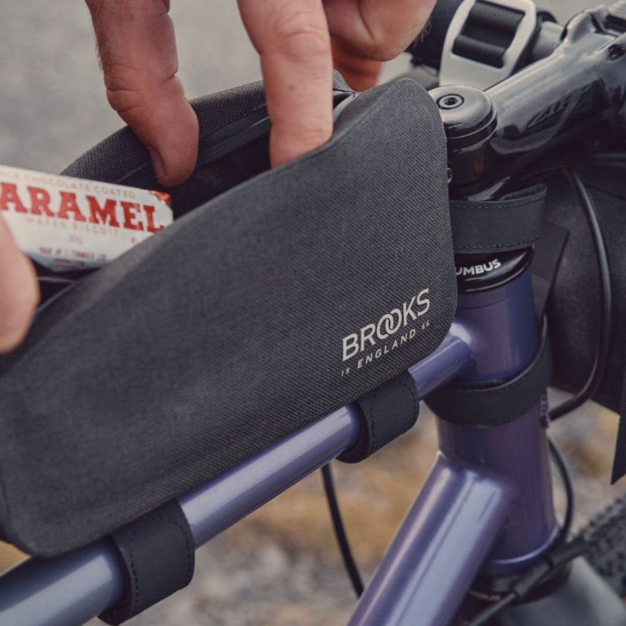 sacoche top tube gravel brooks scape contenance