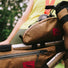 Sacoche top tube Moxie Swift Industries marron fixee sur cadre velo pour un rangement robuste et pratique