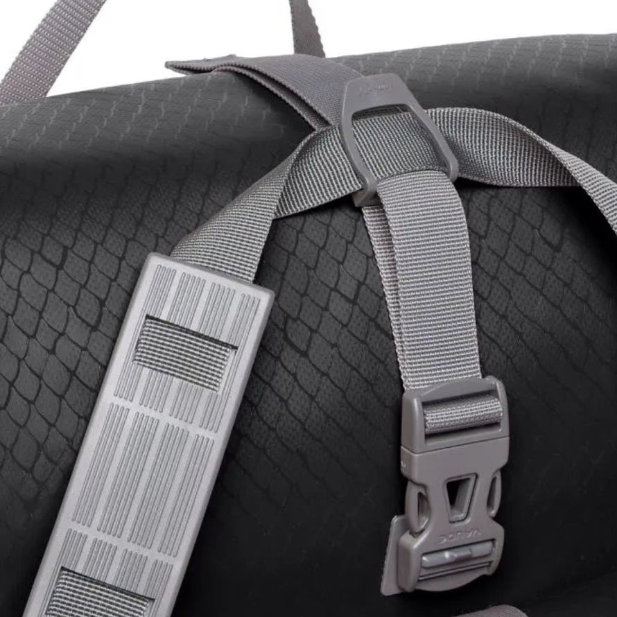 La sacoche vélo Vaude Aqua Back Plus est modulable avec système de fermeture par enroulement étanche et bandoulière