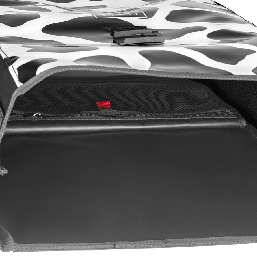Sacoche vélo arrière Clarijs SoloBag 24L étanche recyclée noir et blanc vue intérieure avec compartiments pratiques