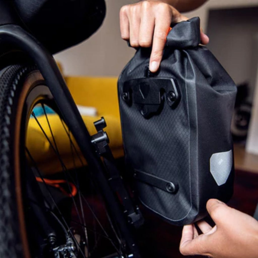 Sacoche vélo Ortlieb à fixer sur la fourche avec le système de fixation Quick-Lock S