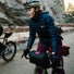 Sacoche velo guidon Capstone Swift Industries noire, ideale pour le bikepacking et les longues sorties